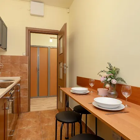 Przytulny Apartament Blisko Starego Miasta W Krakowie By Renters